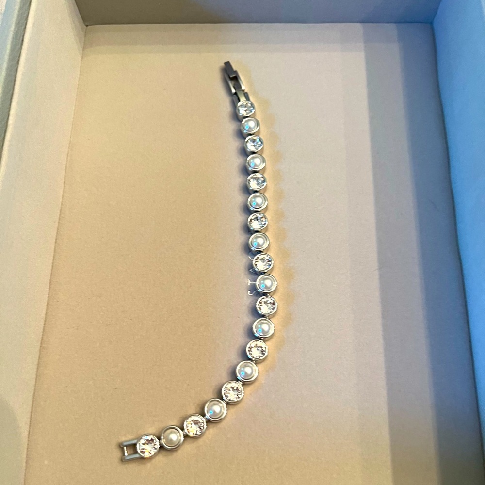 NWOB Touchstone Crystal Ice Bracelet